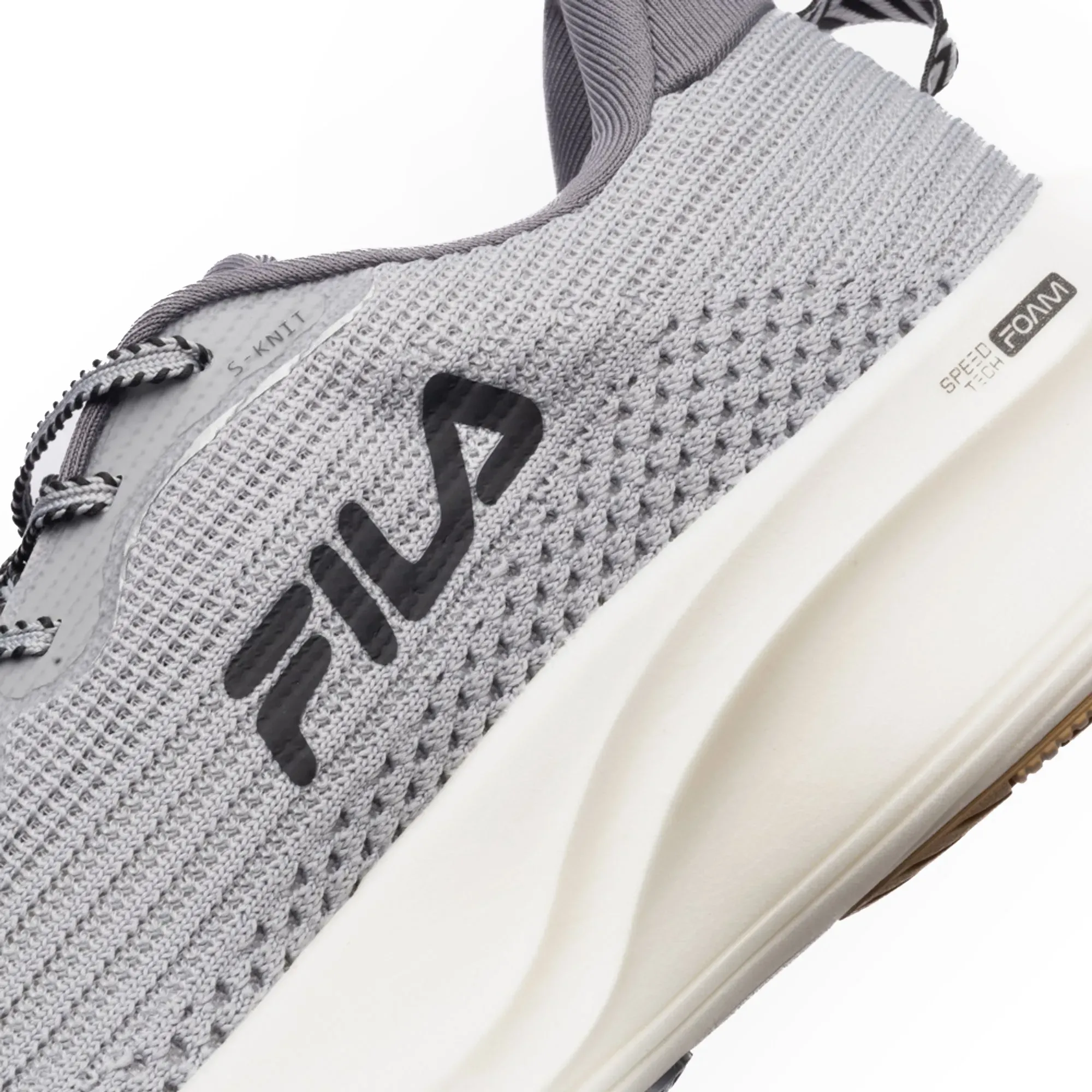 Tênis Fila Racer Speedzone masculino cinza com detalhes em relevo e solado branco